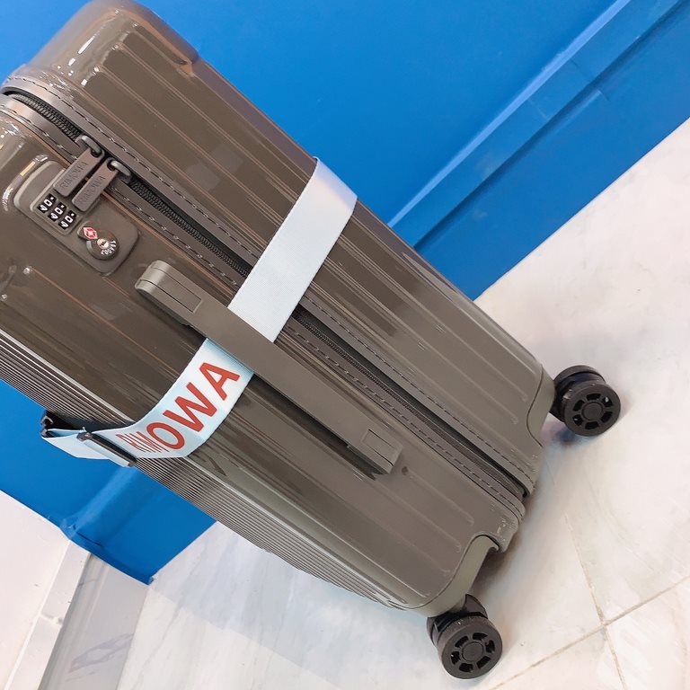 [Mineral Rock Grey]    The color is inspired by the gradient color of the surface of Indonesian ores, showing the calm atmosphere.RIMOW@Sumova new color suitcase, YiYangQianXi same Essential series, colorful, enjoy the j