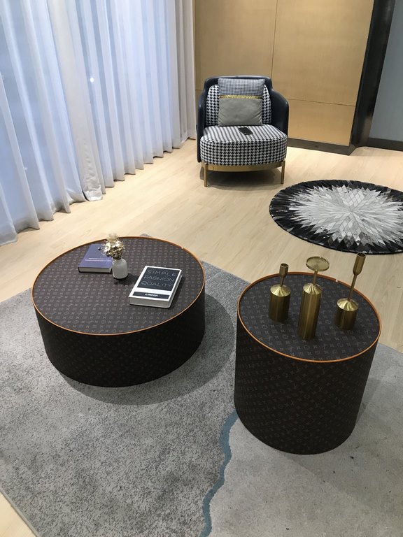 LOUIS VULTTON. The newest model. Crafted with care. Luxurious coffee table set. Sleek and elegant. Simple and stylish. Flexible matching. The eye-catching C position in the living room.  using high-end steel plate fabric