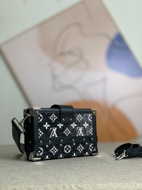 Top Original Exclusive M59717 Denim Black Steel Nicloas Ghesquière gives Petite Malle handbag a laid-back look; sand-washed tannin accentuates the Monogram jacquard weave, S-lock closure and cowhide reinforced corners co