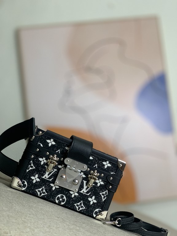 Top Original Exclusive M59717 Denim Black Steel Nicloas Ghesquière gives Petite Malle handbag a laid-back look; sand-washed tannin accentuates the Monogram jacquard weave, S-lock closure and cowhide reinforced corners co