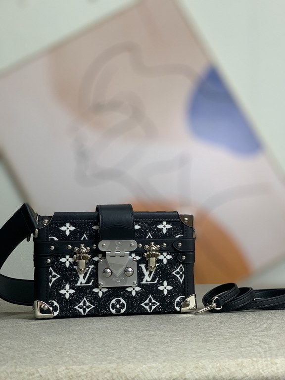 Top Original Exclusive M59717 Denim Black Steel Nicloas Ghesquière gives Petite Malle handbag a laid-back look; sand-washed tannin accentuates the Monogram jacquard weave, S-lock closure and cowhide reinforced corners co