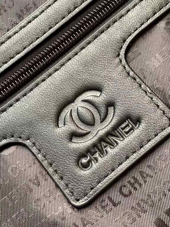 Chanel Chanel classic nylon fabric trolley case can also be handheld with    has been a large number of shipments of Oh, travel shopping must-have models, hurry to get down to it; purchased genuine hit mold, never a hint