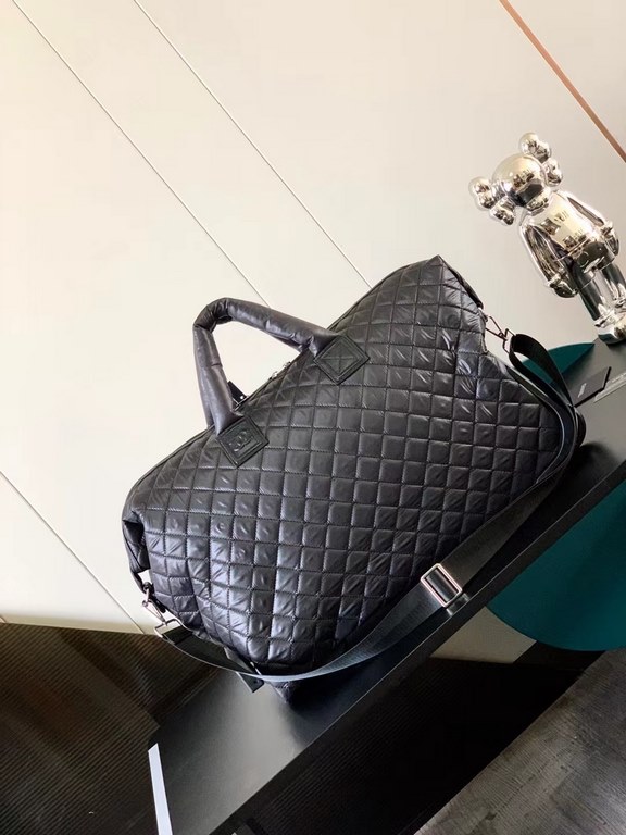 Chanel Chanel classic nylon fabric trolley case can also be handheld with    has been a large number of shipments of Oh, travel shopping must-have models, hurry to get down to it; purchased genuine hit mold, never a hint