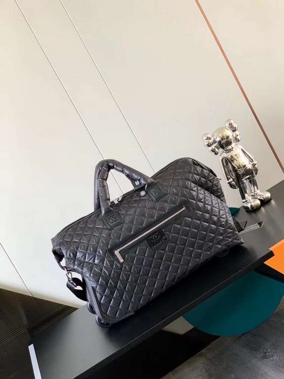 Chanel Chanel classic nylon fabric trolley case can also be handheld with    has been a large number of shipments of Oh, travel shopping must-have models, hurry to get down to it; purchased genuine hit mold, never a hint