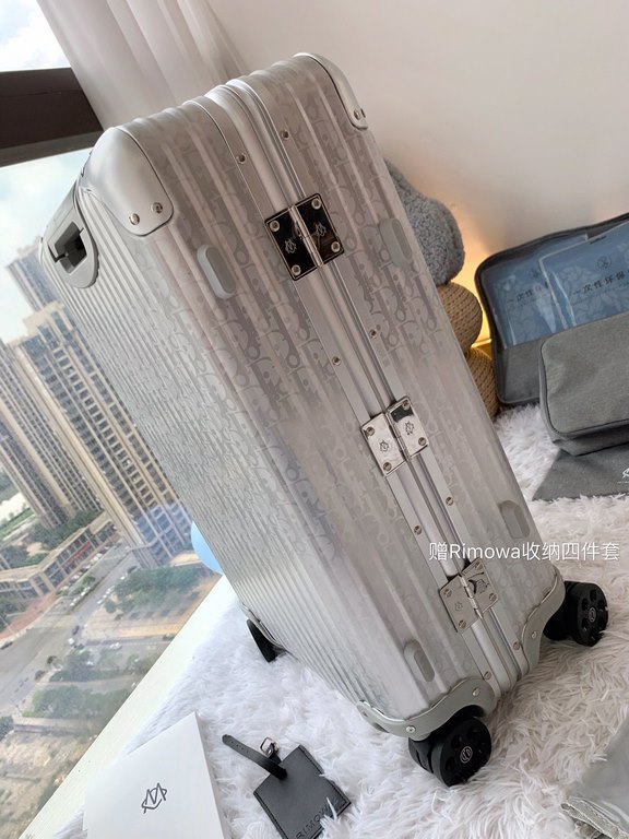 Top headline! The   SpringSummer 2020 Paris presentation featured a stunning Dio.r x Rimowa co-brand! A collection of luggage is full of details, with an innovative electrolytic polishing technique that vaguely reveals D