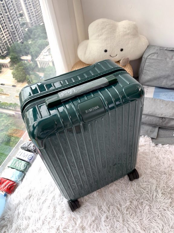 Rimowa Trolley caseluggageUltra-light pc zipper case, must get the same high value trolley case of YiYiChixi! Rimowa Essential new color collection! When you're young, you need to look good to travel! Free Rimowa strap! 