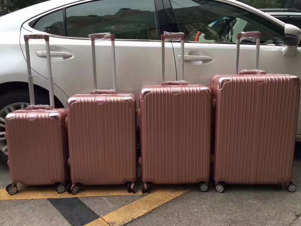 rimowa rimowa suitcase   model number1520pc regular model 秘 combination lock    material ultra-lightweight carbonate polyester material made of   stylish new single trolley handle   infinite trolley handle (can be stoppe