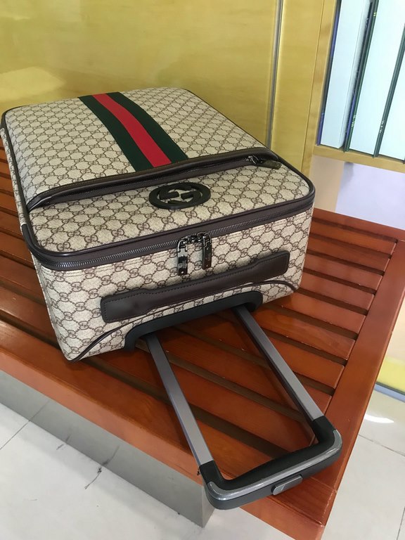 Model 019Gucci 】only limited editionDouble G Classic Carbon Logo ClassicsWith red and green webbing (inspired by saddle fabric)Super wear-resistant universal wheel,     flexible travelingWith thickened full aluminum allo