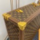 BISTEN 80 Hard CaseThe Bisten case is an integral part of Louis Vuitton's prestigious heritage.80.0 x 52.0 x 18.0 cm(L x H x W)- Classic Monogram canvas, canvas lining, rounded leather handles- Canvas lining, easy-grip h