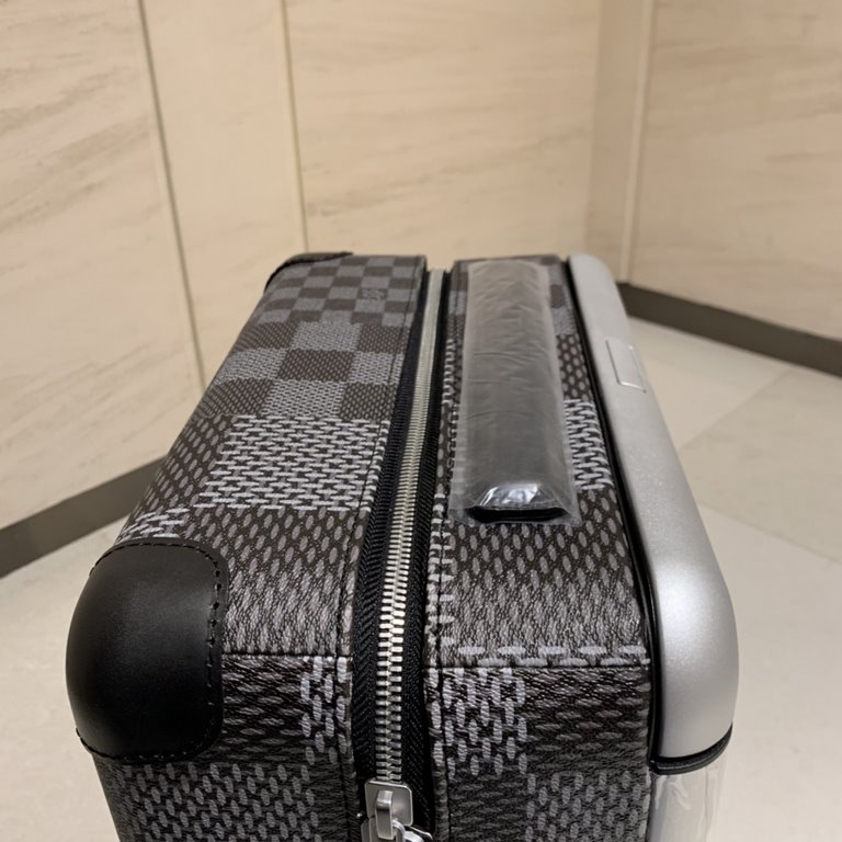 55CMHORIZON Four Wheel Trolley Case, 55cmMeet the future of luxury four-wheeled luggage. From Marc Newson, a recognized master of groundbreaking industrial design, this lightweight four-wheeled trolley creates a flat, sp