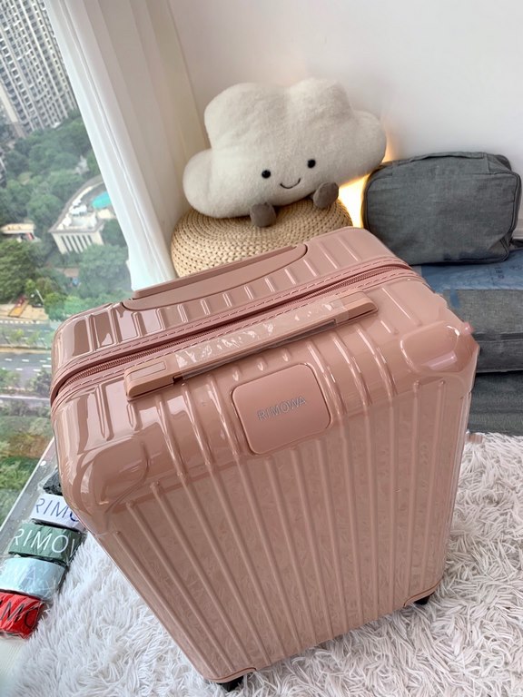 Rimowa Trolley caseluggageUltra-light pc zipper case, must get the same high value trolley case of YiYiChixi! Rimowa Essential new color collection! When you're young, you need to look good to travel! Color Desert Pink M