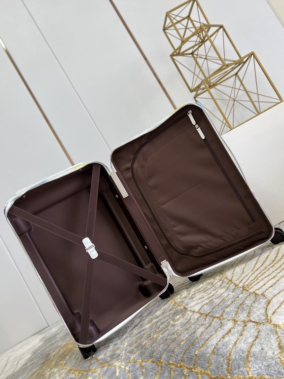 watercolor Summer Collection The new Horizon luggage revolutionizes Louis Vuitton's legendary heritage with a creative twist. The iconic Monogram canvas is embellished with travel appliqués that harken back to the brand'