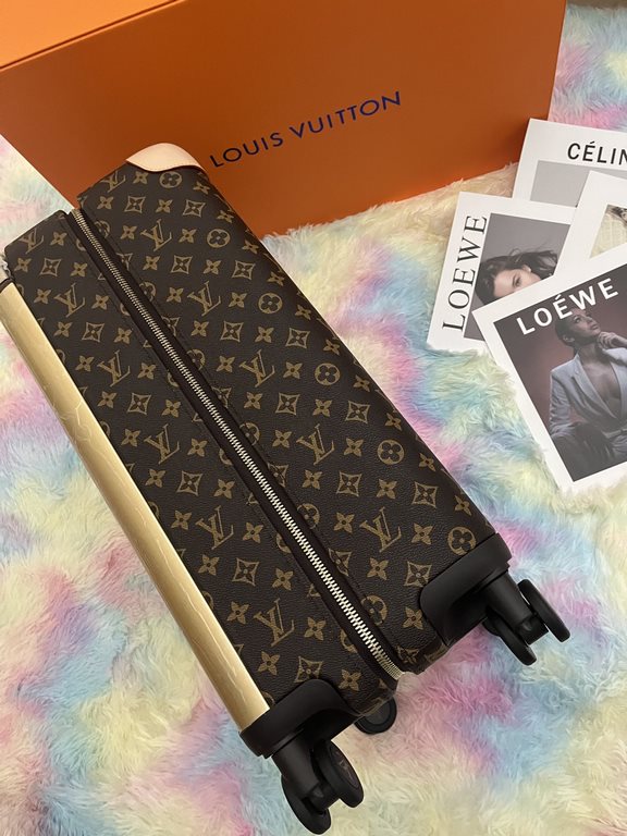 The new Horizon luggage revolutionizes Louis Vuitton's legendary heritage with a creative twist. The iconic Monogram canvas is embellished with travel appliqués that harken back to the brand's traditional luggage design.