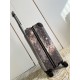 EXCLUSIVE PHOTOGRAPHY STARRY SKY LIFT] The new Horizon luggage revolutionizes Louis Vuitton's legacy with a creative twist, recalling the brand's heritage of luggage design by embellishing the iconic Monogram canvas with