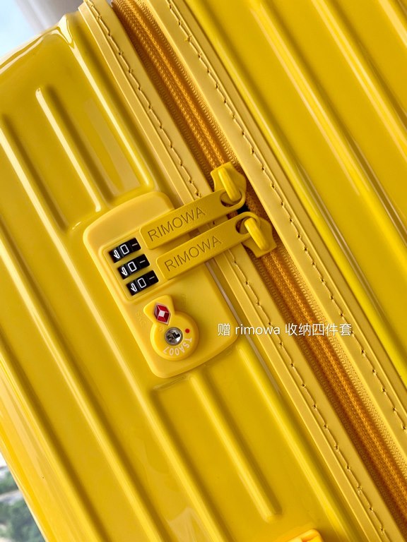 Rimowa Trolley caseluggageUltra-light pc zipper case, must get the same high value trolley case of YiYiChixi! Rimowa Essential new color collection! When you're young, you need to look good to travel! Rimowa Organizer Se