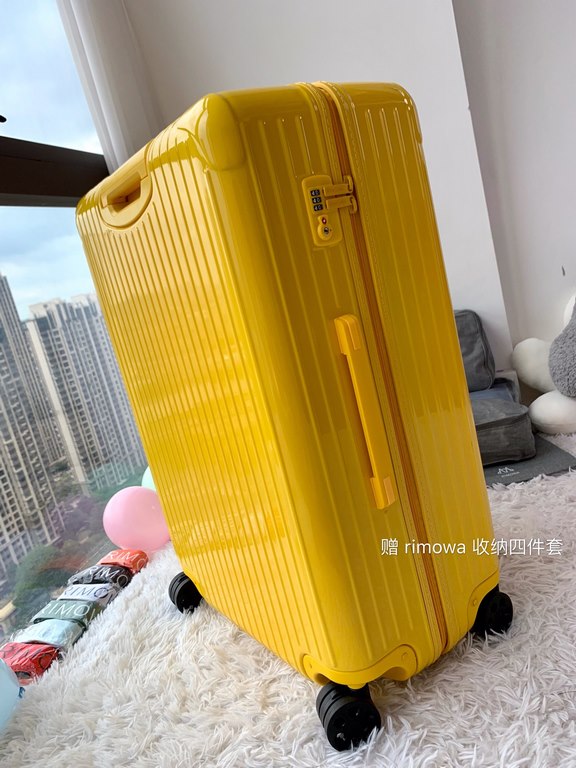 Rimowa Trolley caseluggageUltra-light pc zipper case, must get the same high value trolley case of YiYiChixi! Rimowa Essential new color collection! When you're young, you need to look good to travel! Rimowa Organizer Se