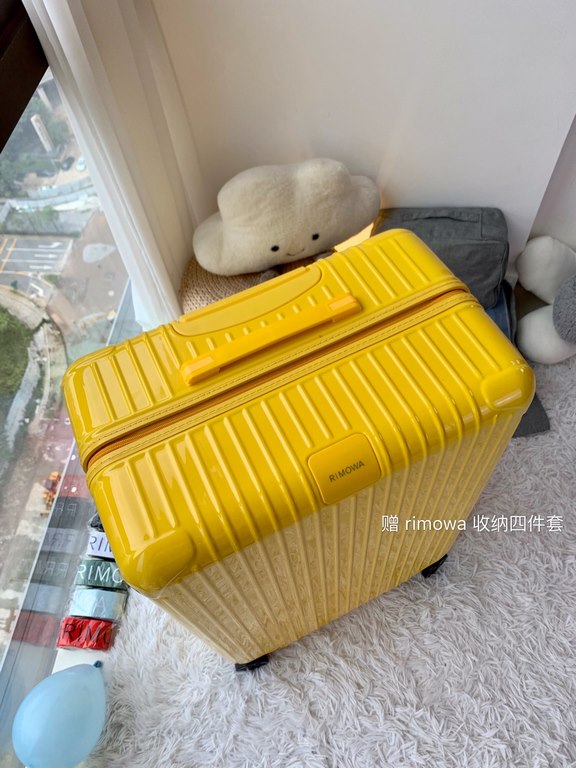 Rimowa Trolley caseluggageUltra-light pc zipper case, must get the same high value trolley case of YiYiChixi! Rimowa Essential new color collection! When you're young, you need to look good to travel! Rimowa Organizer Se