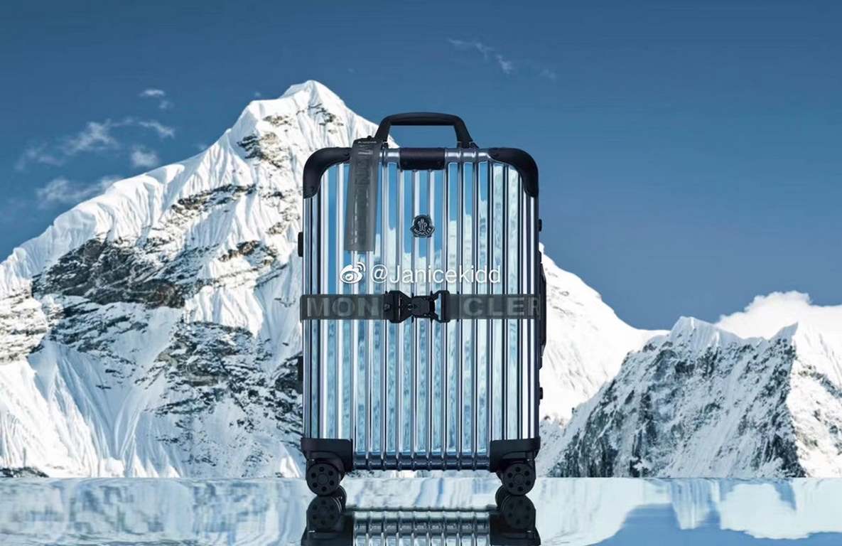 #RIMOWA# Mirror design - MONCLER RIMOWA REFLECTION themed co-branded luggage.Inspired by classic details such as the lacquered finish of a feathered MONCLER jacket and the reflective glaze of anti-glare mountaineering ge