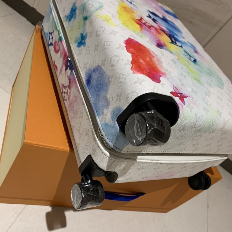 This Horizon 55 luggage is made from Monogram Watercolor Multico canvas and features Virgil Abloh's watercolor paintings of the Monogram pattern to recreate a rainbow illusion. The wheels are lightweight and flexible, an