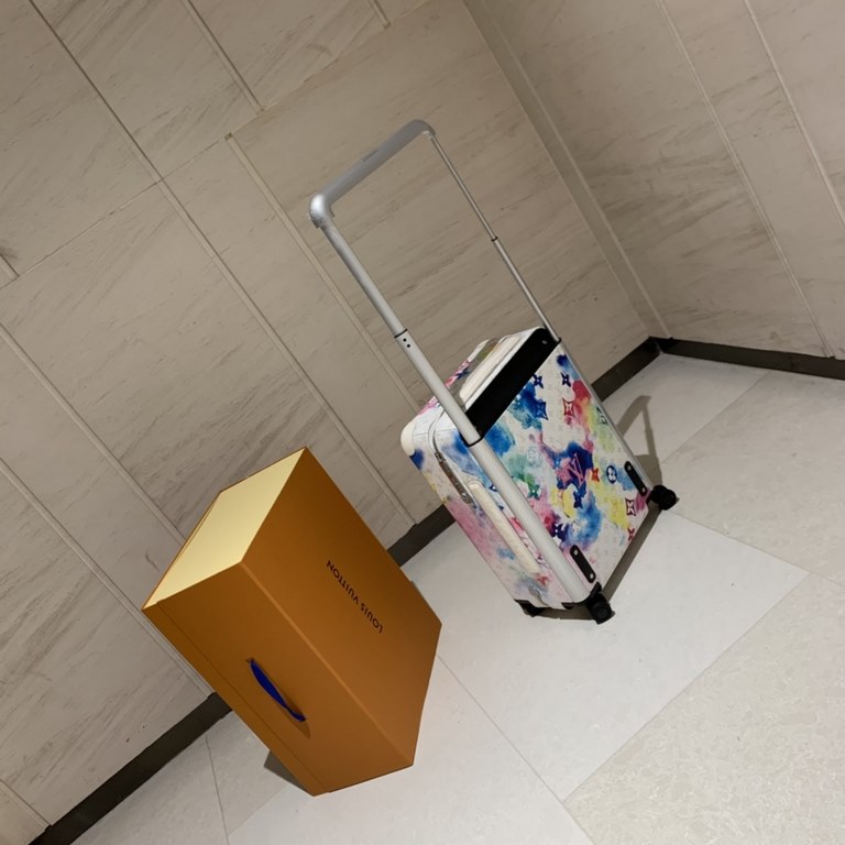 This Horizon 55 luggage is made from Monogram Watercolor Multico canvas and features Virgil Abloh's watercolor paintings of the Monogram pattern to recreate a rainbow illusion. The wheels are lightweight and flexible, an