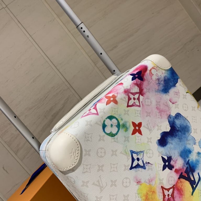 This Horizon 55 luggage is made from Monogram Watercolor Multico canvas and features Virgil Abloh's watercolor paintings of the Monogram pattern to recreate a rainbow illusion. The wheels are lightweight and flexible, an