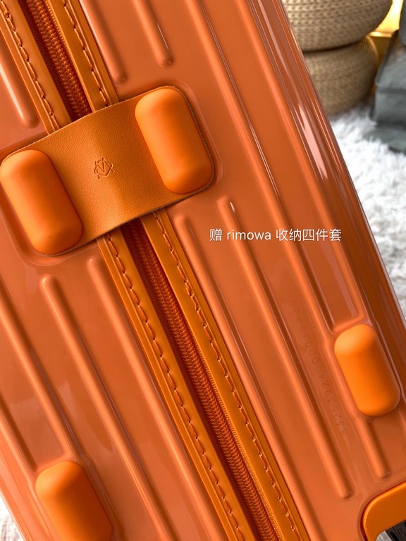 Rimowa Trolley caseluggageUltra-light pc zipper case, must get the same high value trolley case of YiYiChixi! Rimowa Essential new color collection! When you're young, you need to look good to travel! Rimowa Organizer Se