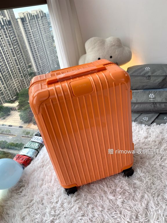 Rimowa Trolley caseluggageUltra-light pc zipper case, must get the same high value trolley case of YiYiChixi! Rimowa Essential new color collection! When you're young, you need to look good to travel! Rimowa Organizer Se