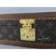 In stock In stock In stockThis 8-watch box is made of classic Monogram canvas. It comes with a removable tray for hiding valuables.-34.018.011.0cm(LWH)-Inside with 8 small bladders for 8 wristwatches -Center spacing into