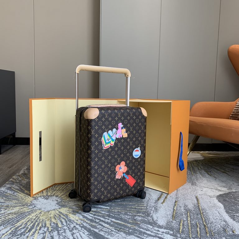 A new update, a limited editionThe new Horizon luggage revitalizes Wieden's legendary heritage with a creative twist. The iconic Monogram canvas is embellished with travel appliqués that harken back to the brand's herita