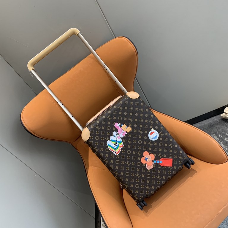 A new update, a limited editionThe new Horizon luggage revitalizes Wieden's legendary heritage with a creative twist. The iconic Monogram canvas is embellished with travel appliqués that harken back to the brand's herita