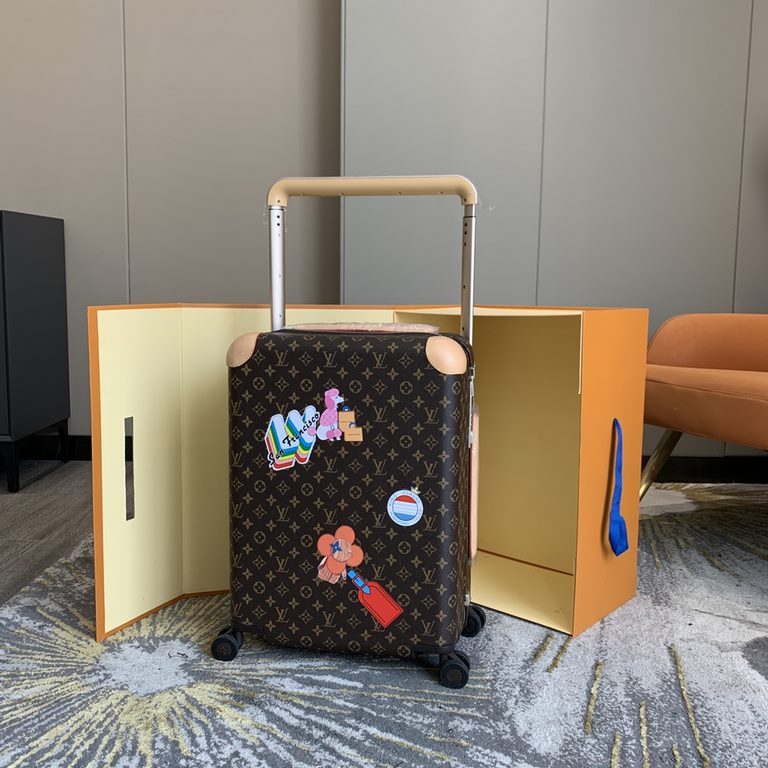 A new update, a limited editionThe new Horizon luggage revitalizes Wieden's legendary heritage with a creative twist. The iconic Monogram canvas is embellished with travel appliqués that harken back to the brand's herita