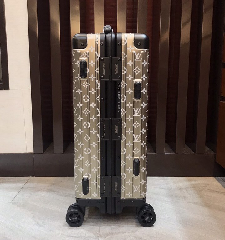 The strongest co-branding ever Exclusive Limited LV X Supreme X Rimowa Only Counter Size 20 inch 24 inch Aluminum Magnesium Alloy Front LOGO One-piece Hydraulic Premium Handmade Workshop Boutique Ultimate Edition Of cour