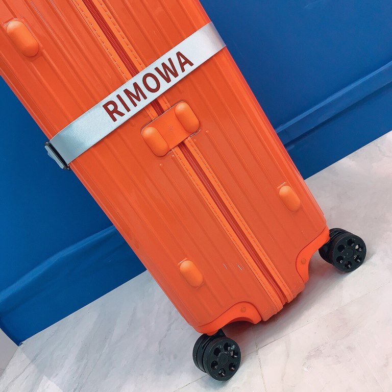 Ultralight pc, double rod series! The latest version of the counter, the head of the latest one-piece aluminum label, the wheels are also used in the counter the latest rimowa graphic logo, which forced much higher look 