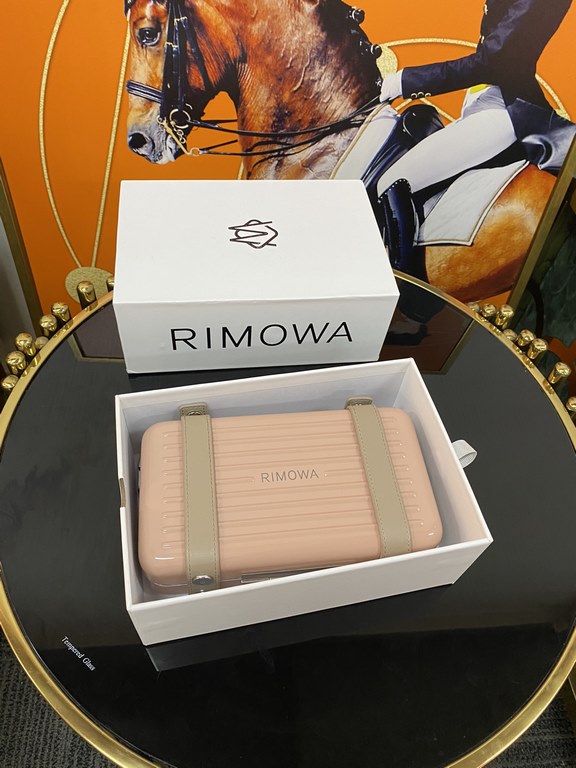 RIMOWA #Crossbody Clutch Bag Collectionpersonal series is proud to present vertical crossbody bag, it's small details are really great, the exterior is made of polycarbonate and luggageessential colors complement each ot