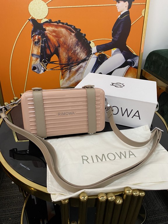 RIMOWA #Crossbody Clutch Bag Collectionpersonal series is proud to present vertical crossbody bag, it's small details are really great, the exterior is made of polycarbonate and luggageessential colors complement each ot