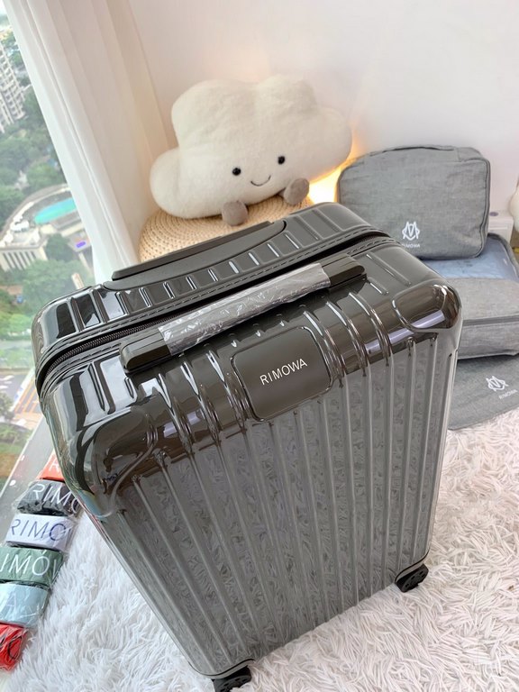 Rimowa Trolley caseluggageUltra-light pc zipper case, must get the same high value trolley case of YiYiChixi! Rimowa Essential new color collection! When you're young, you need to look good to travel! 20 inchboarding cas