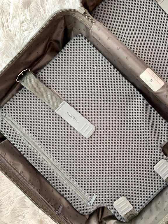 Rimowa Trolley caseluggageUltra-light pc zipper case, must get the same high value trolley case of YiYiChixi! Rimowa Essential new color collection! When you're young, you need to look good to travel! 20 inchboarding cas