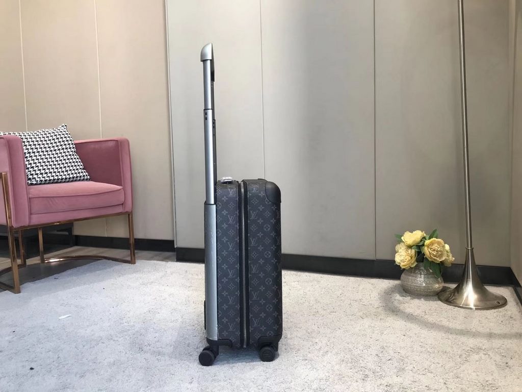 The new Horizon luggage revolutionizes Louis Vuitton's legendary heritage with a creative twist. The iconic Monogram canvas is embellished with travel appliqués that harken back to the brand's traditional luggage design.