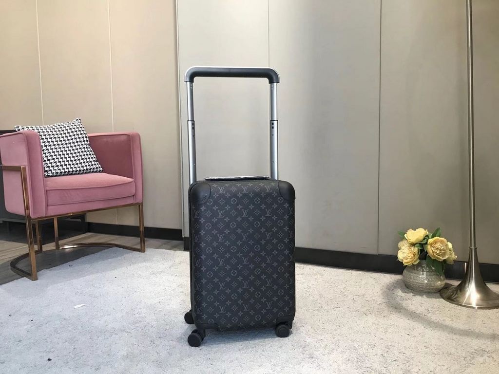 The new Horizon luggage revolutionizes Louis Vuitton's legendary heritage with a creative twist. The iconic Monogram canvas is embellished with travel appliqués that harken back to the brand's traditional luggage design.