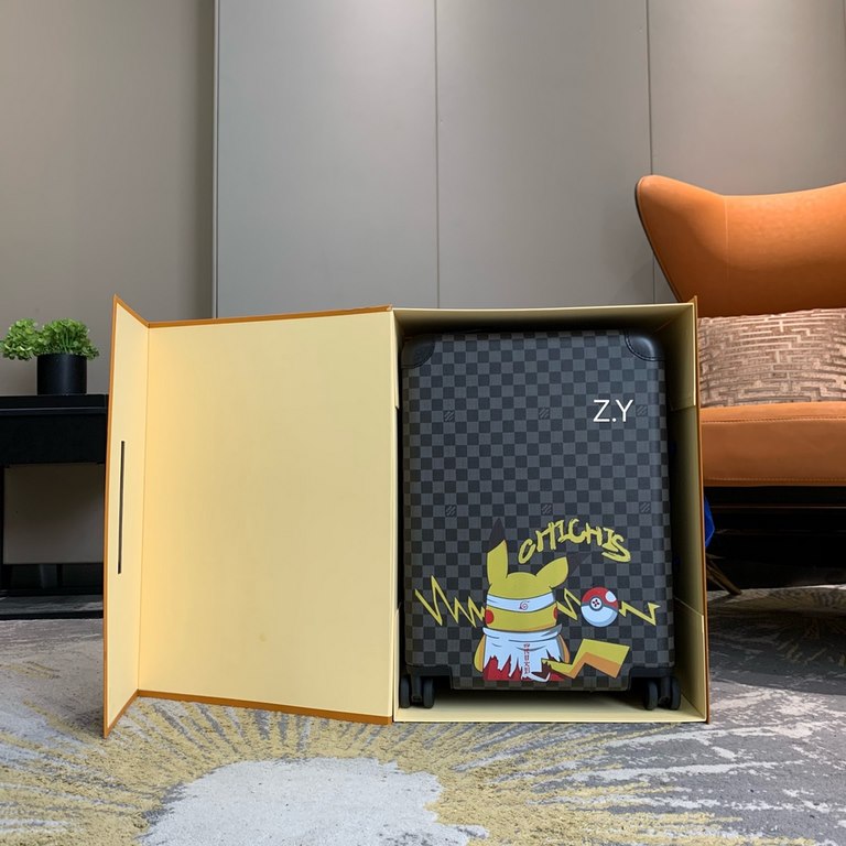 55cm Pikachu back limited editionCustomized signature, customized pattern availableThis season's Horizon 55cm four-wheeled suitcase is made from Damier Graphite canvas and features the new Louis Vuitton logo in colorful 