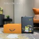 55cm Pikachu back limited editionCustomized signature, customized pattern availableThis season's Horizon 55cm four-wheeled suitcase is made from Damier Graphite canvas and features the new Louis Vuitton logo in colorful 