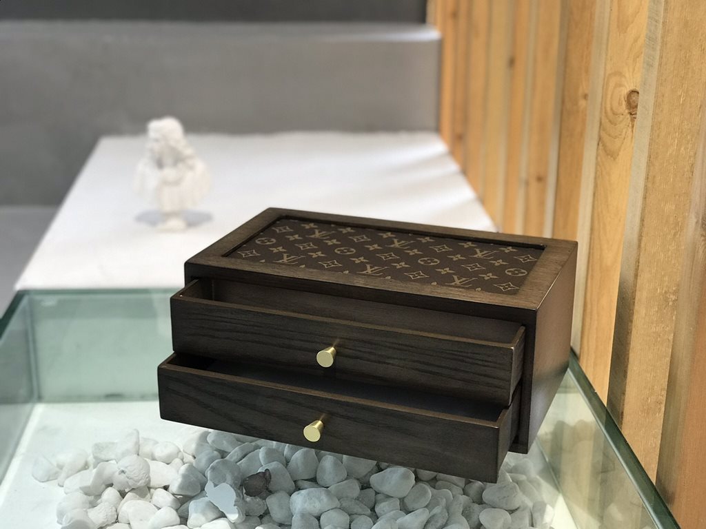 #New Product First Launch #Two Lid Solid Wooden Jewelry Box Multifunctional  Carefully developed and uniquely crafted.#Exclusive customized background #(Impeccable)  Size  321913Weight ：1.8kg