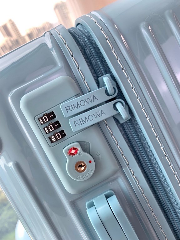 Rimowa Trolley caseluggageUltra-light pc zipper case, must get the same high value trolley case of YiYiChixi! Rimowa Essential new color collection! When you're young, you need to look good to travel! Color Glacier Blue 