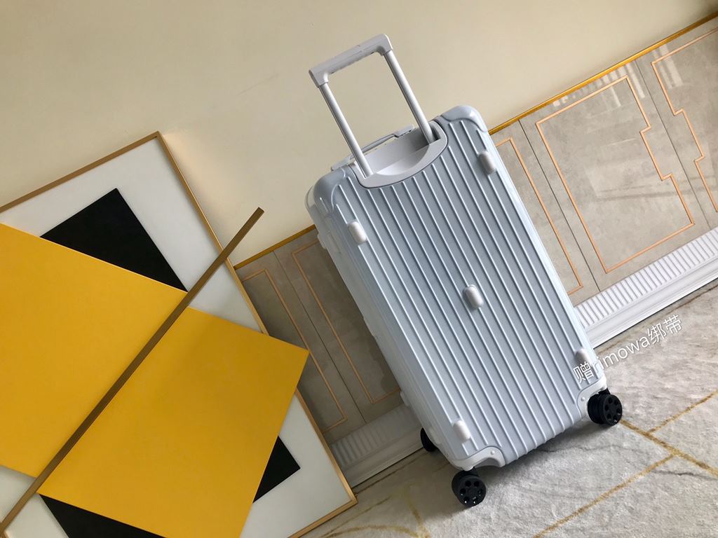 Rimowa Luggage  Luggage[PC zipper case] Must get the same high-color suitcase of Yi Yi Qianxi! New color series! Recently it is really a fire ah   meta full of Rimowa essential trunk plus series, the little name of the s