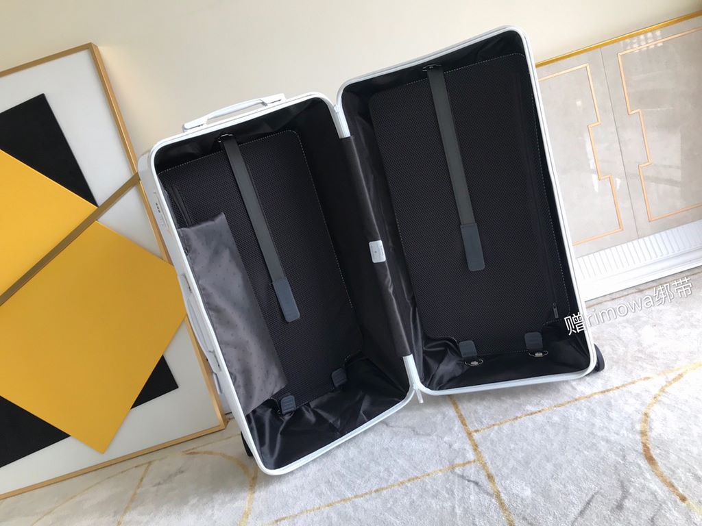 Rimowa Luggage  Luggage[PC zipper case] Must get the same high-color suitcase of Yi Yi Qianxi! New color series! Recently it is really a fire ah   meta full of Rimowa essential trunk plus series, the little name of the s