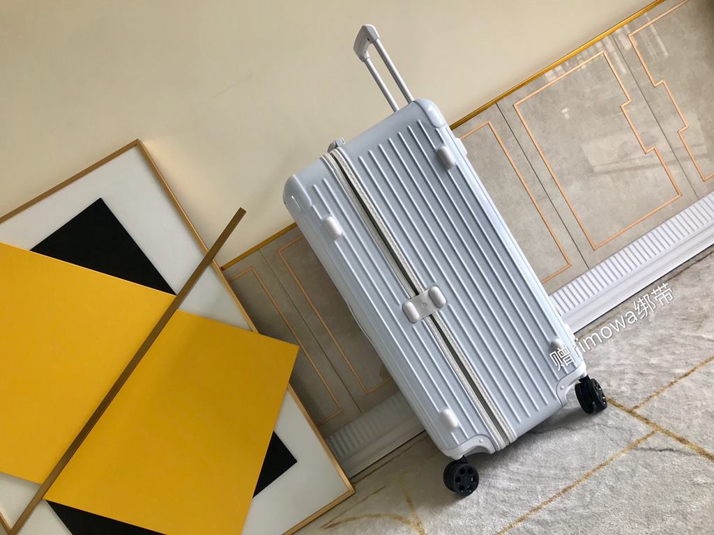 Rimowa Luggage  Luggage[PC zipper case] Must get the same high-color suitcase of Yi Yi Qianxi! New color series! Recently it is really a fire ah   meta full of Rimowa essential trunk plus series, the little name of the s