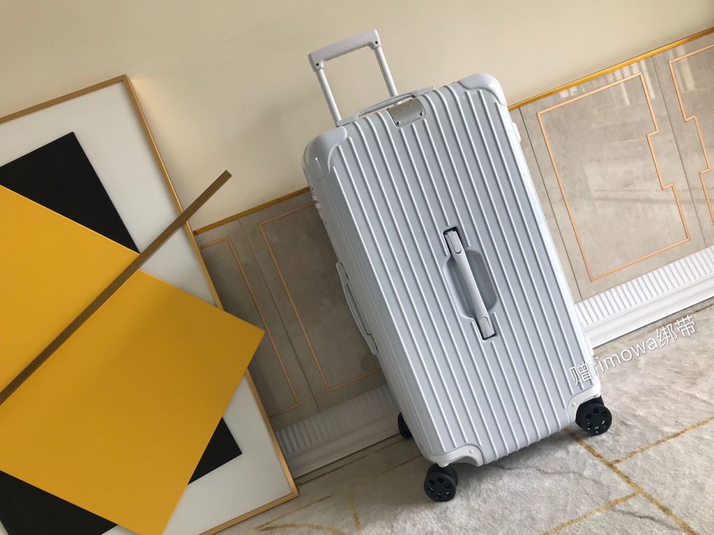 Rimowa Luggage  Luggage[PC zipper case] Must get the same high-color suitcase of Yi Yi Qianxi! New color series! Recently it is really a fire ah   meta full of Rimowa essential trunk plus series, the little name of the s