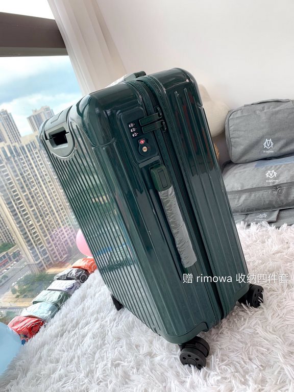 Rimowa Trolley caseluggageUltra-light pc zipper case, must get the same high value trolley case of YiYiChixi! Rimowa Essential new color collection! When you're young, you need to look good to travel! Rimowa Organizer Se