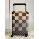 Exclusive photo Yellow Dag Luggage】The new Horizon luggage revolutionizes Louis Vuitton's legendary classics with individual creativity, embellishing the iconic Monogram canvas with travel appliqués that harken back to t