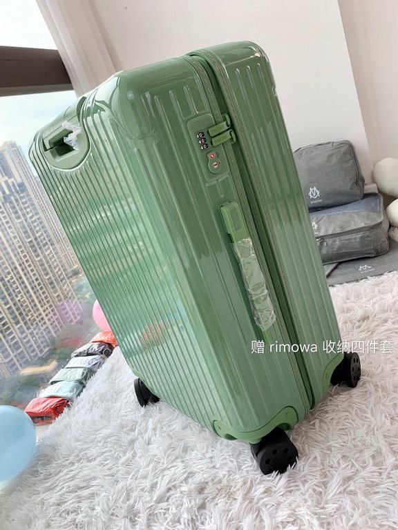 Rimowa Trolley caseluggageUltra-light pc zipper case, must get the same high value trolley case of YiYiChixi! Rimowa Essential new color collection! When you're young, you need to look good to travel! Rimowa Organizer Se